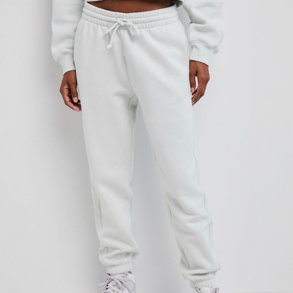 Aritzia TNA cozy fleece boyfriend sweatpants, white